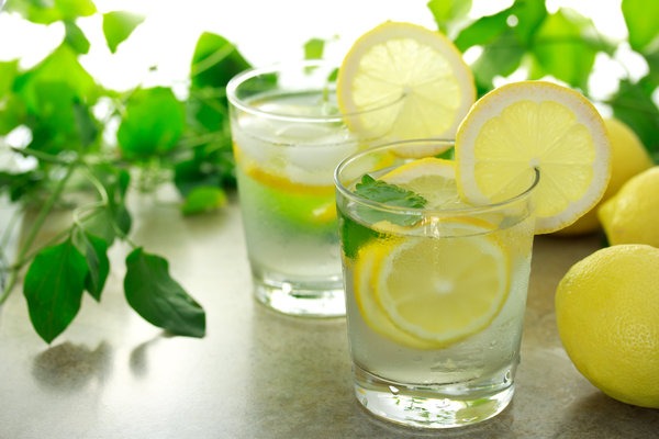 Lemon water with fresh lemons and mints