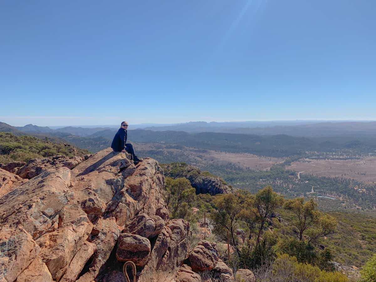 hiking in australia mount ohlssen bagge in flinders ranges