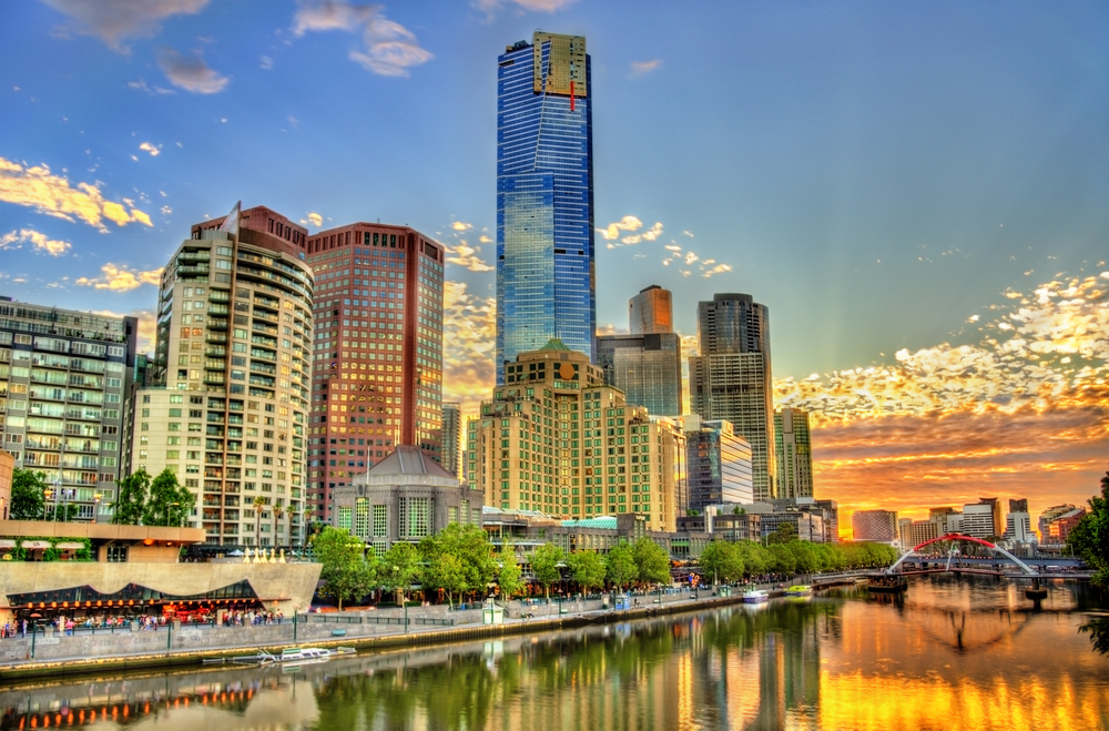 Sunset over the Yarra River for a dinner cruise in Melbourne