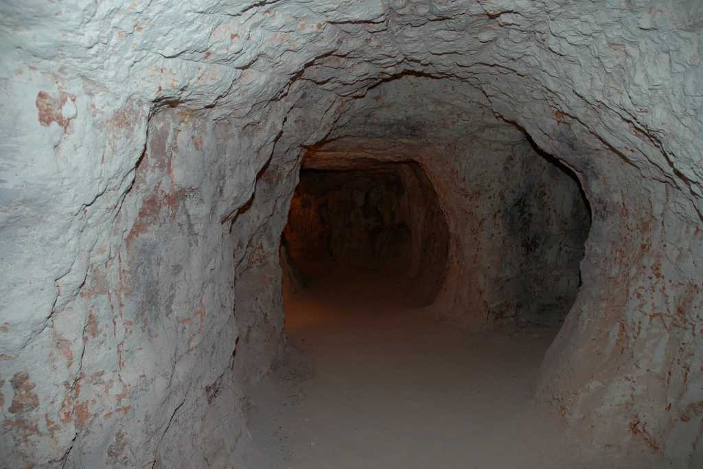 inside toms opal mine